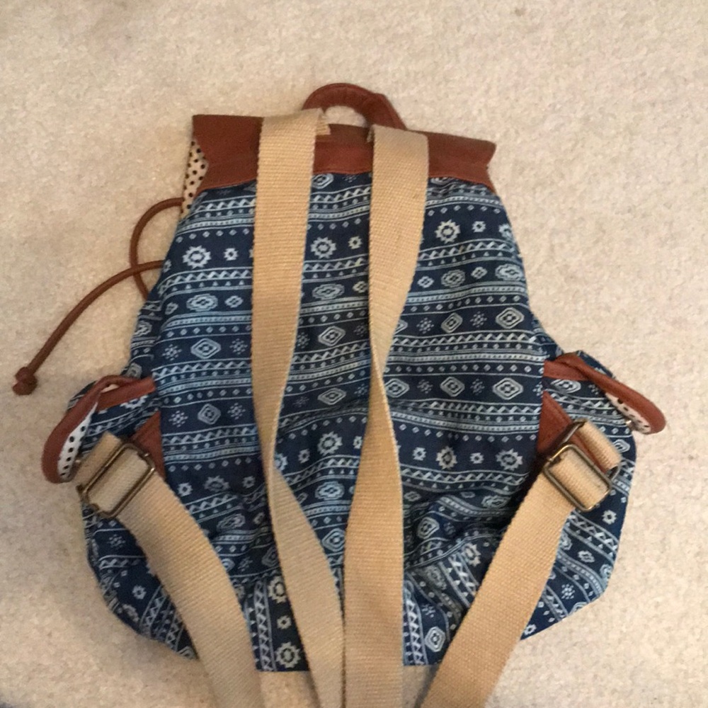 Patterned backpack - Picture 2 of 3